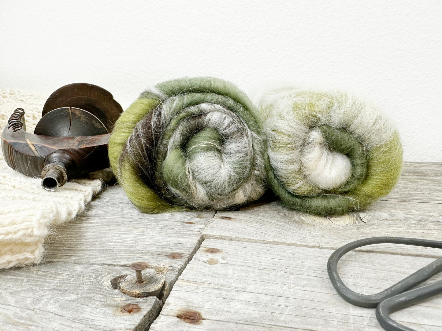 Mini Art Batts . Blended fiber for spinning . Color: Branches and Leafs