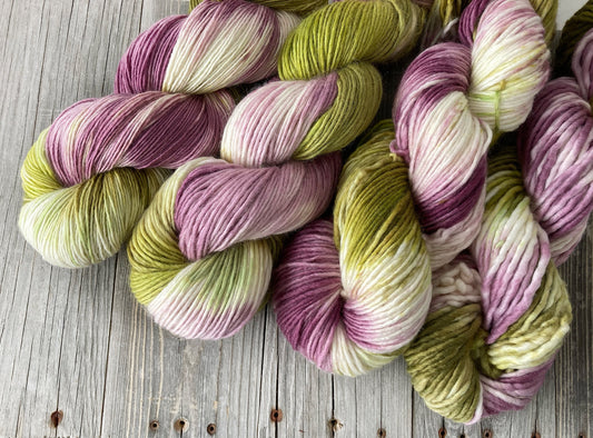 Wild Lilac Moon's Moonlight . Luna . Solstice and Moon in color 'Lila'