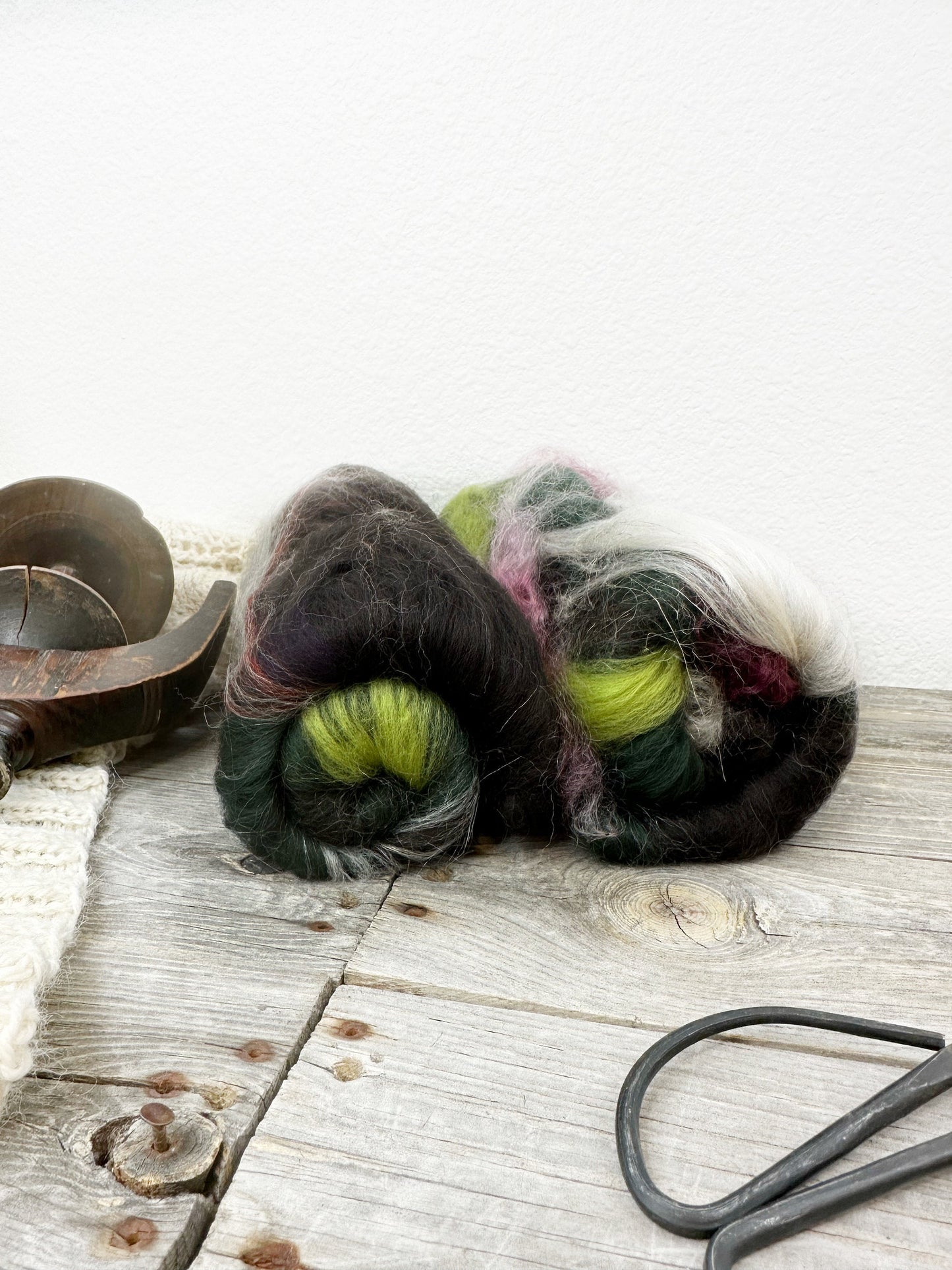 Mini Art Batts . Blended fiber for spinning . Color: Deep Woods