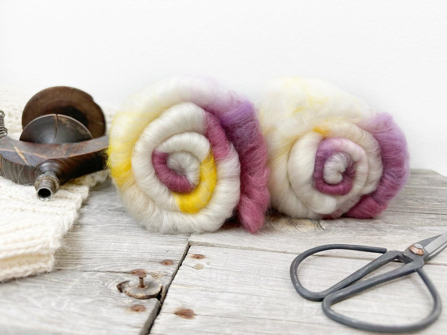 Mini Art Batts . Blended fiber for spinning . Color "Early Spring"