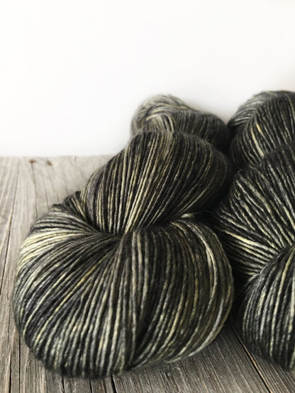 Wild Lilac Moon's Moonlight in color "Basalt"