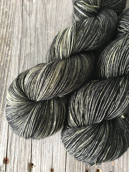 Wild Lilac Moon's Moonlight in color "Basalt"