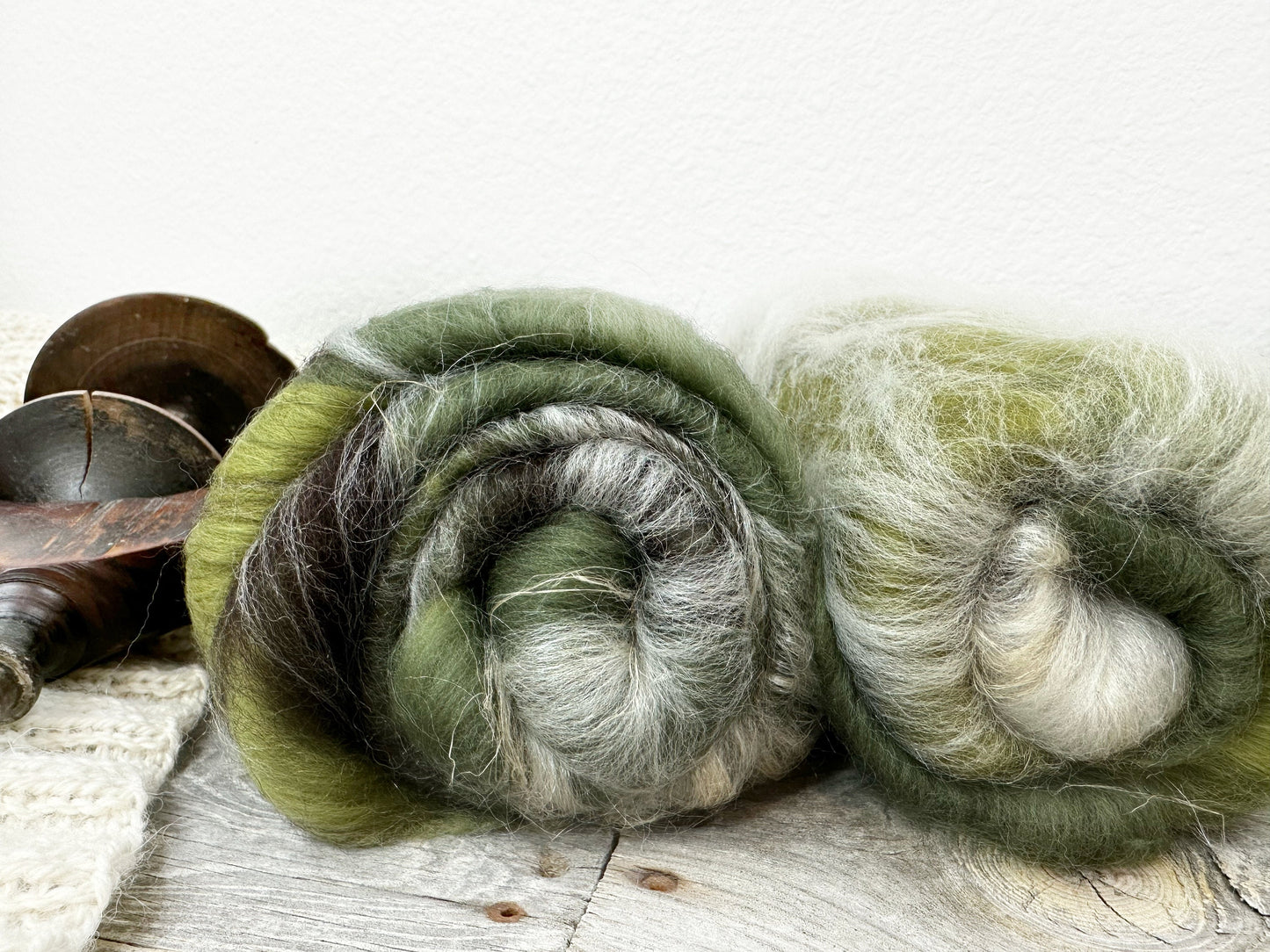 Mini Art Batts . Blended fiber for spinning . Color: Branches and Leafs