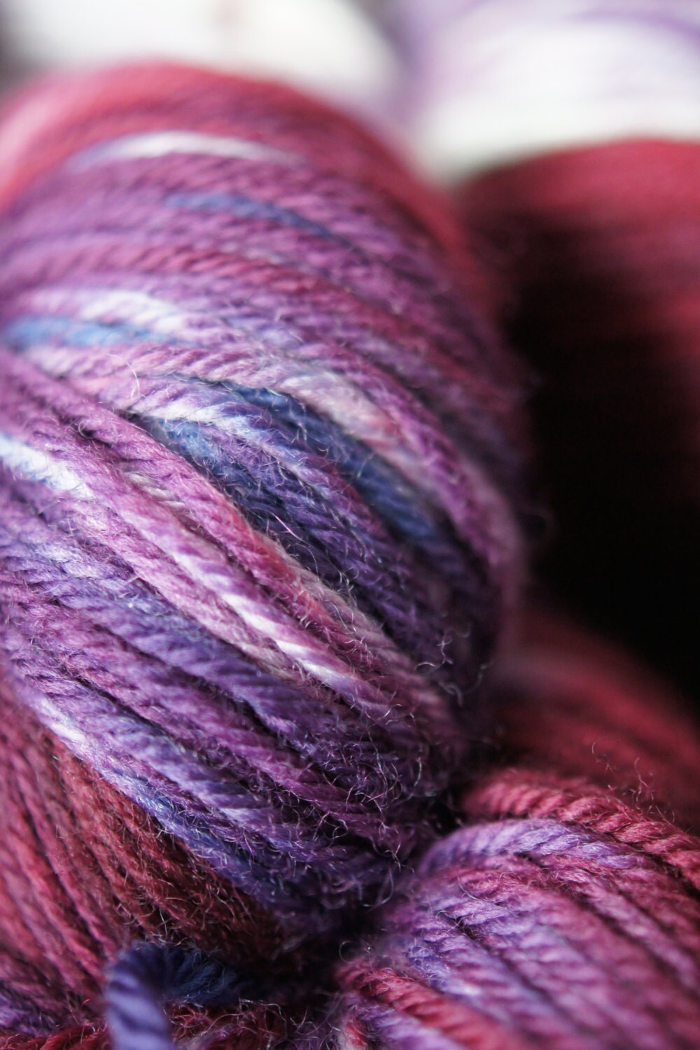 Superwash Merino Yarn color "Blaubeere"