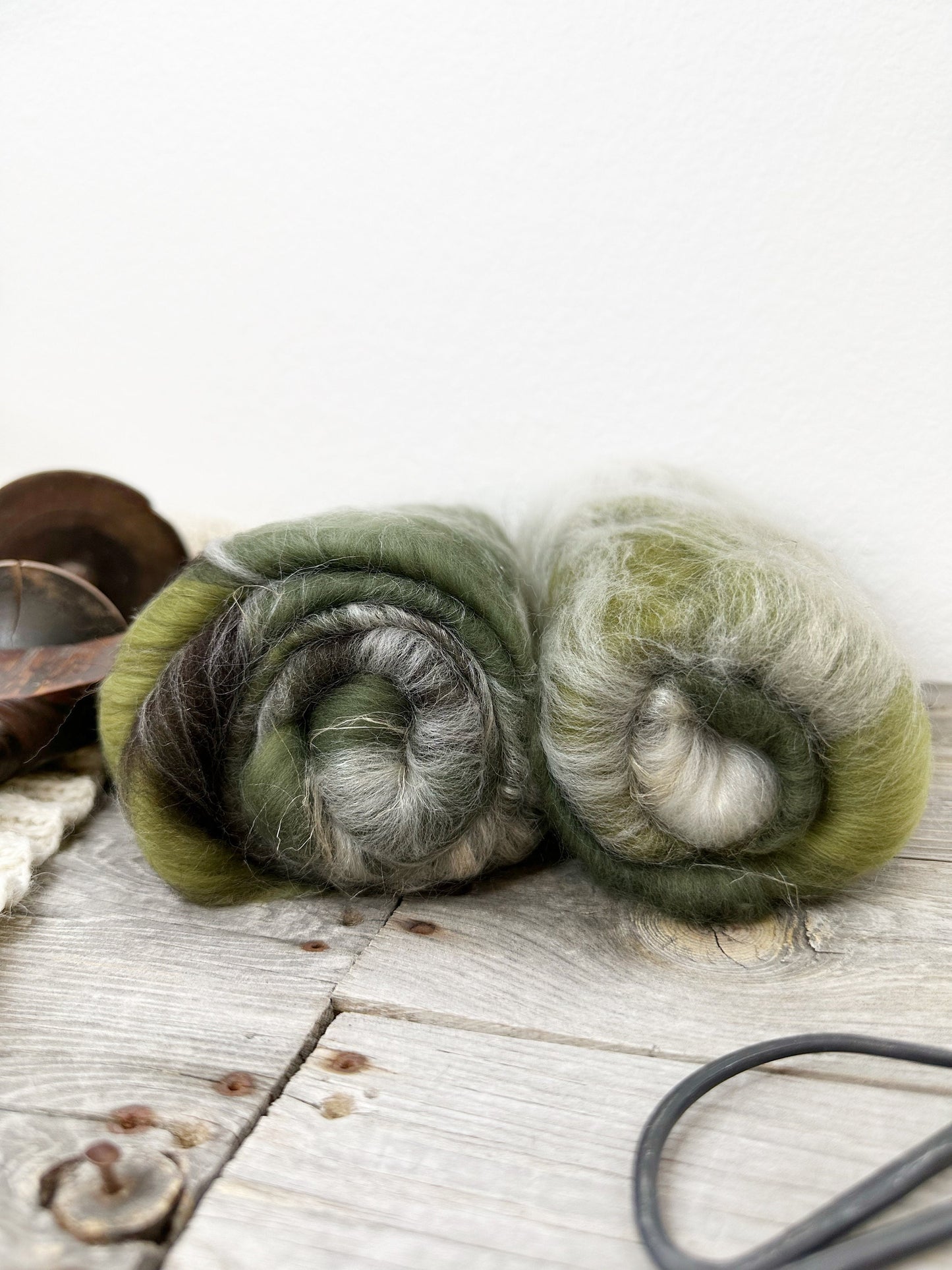 Mini Art Batts . Blended fiber for spinning . Color: Branches and Leafs