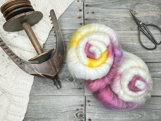 Mini Art Batts . Blended fiber for spinning . Color "Early Spring"