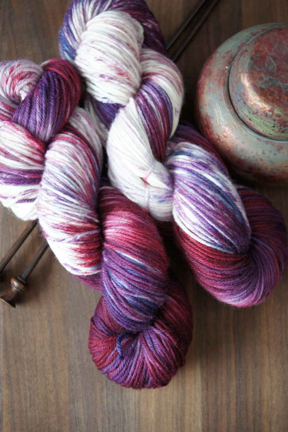 Superwash Merino Yarn color "Blaubeere"