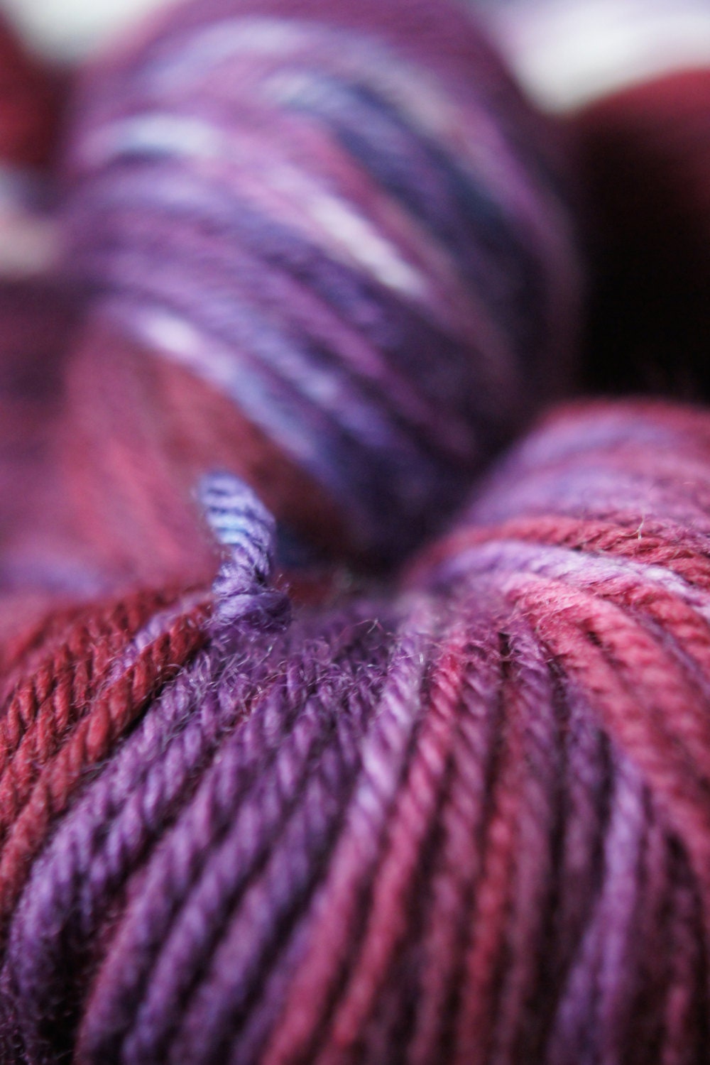 Superwash Merino Yarn color "Blaubeere"