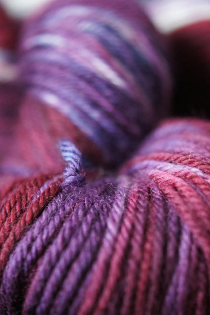 Superwash Merino Yarn color "Blaubeere"