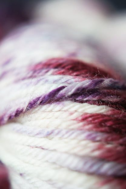 Superwash Merino Yarn color "Blaubeere"